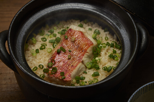 新宿三丁目1分、金目鯛専門店「金目鯛の佐藤」で楽しむ土鍋ご飯と絶品海鮮料理