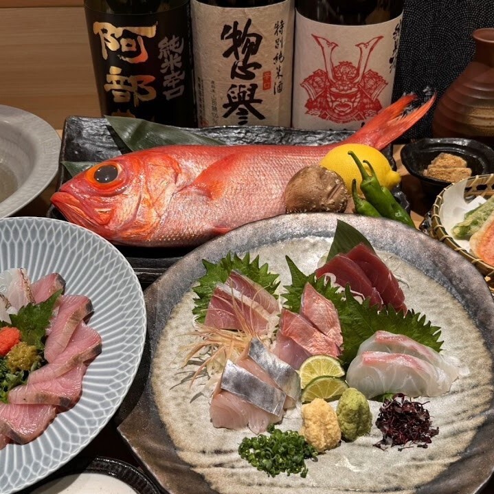 新宿三丁目駅すぐ！新鮮な魚介と金目鯛料理を堪能できる「金目鯛の佐藤」で心温まるひとときを