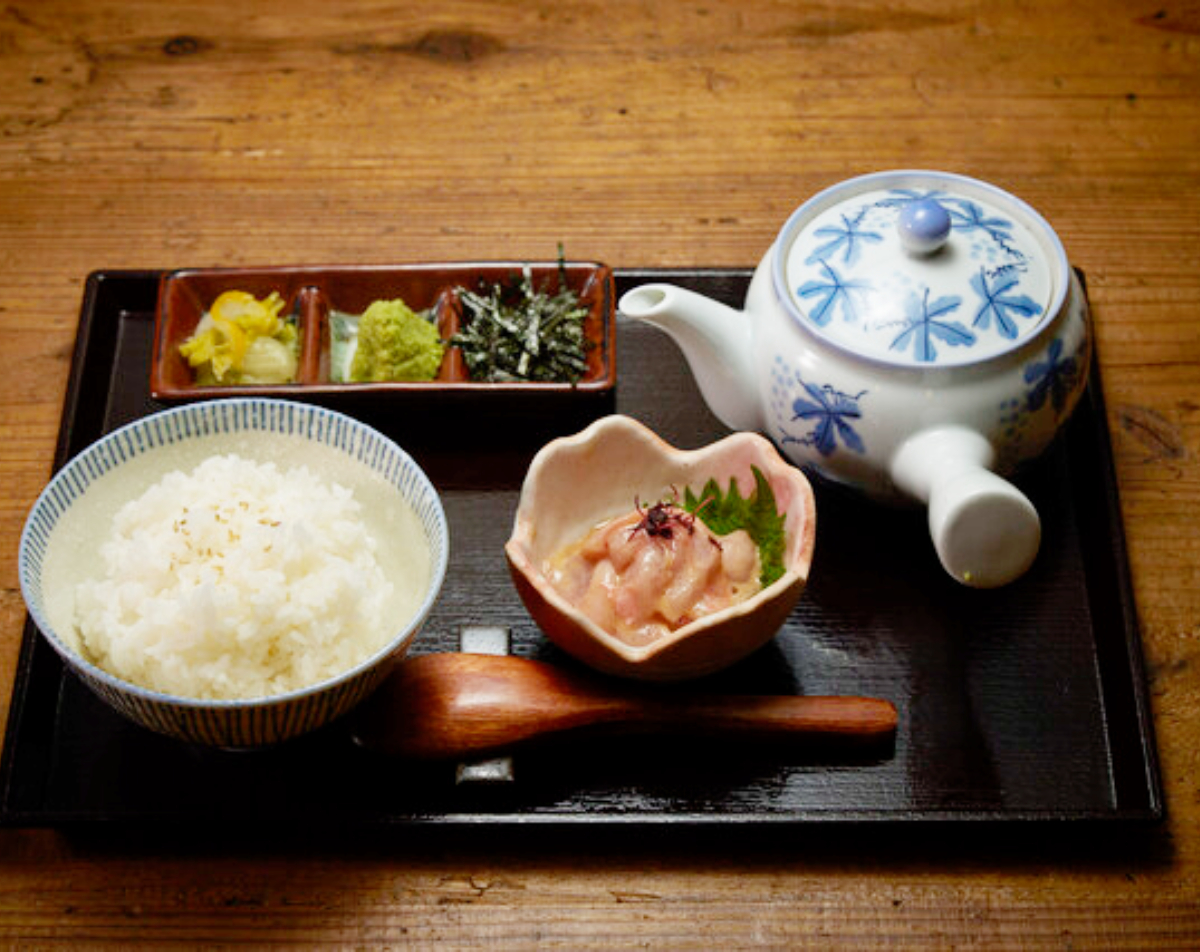 新宿三丁目で味わう様々な金目鯛料理。〆には金目鯛のお茶漬けをどうぞ
